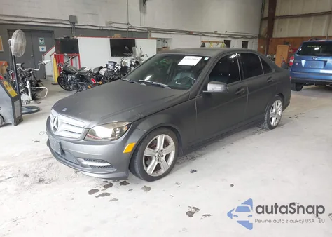 2011 Mercedes-Benz C 300 Luxury 4Matic/Sport 4Matic из США, поврежденный, VIN WDDGF8BB1BR165117